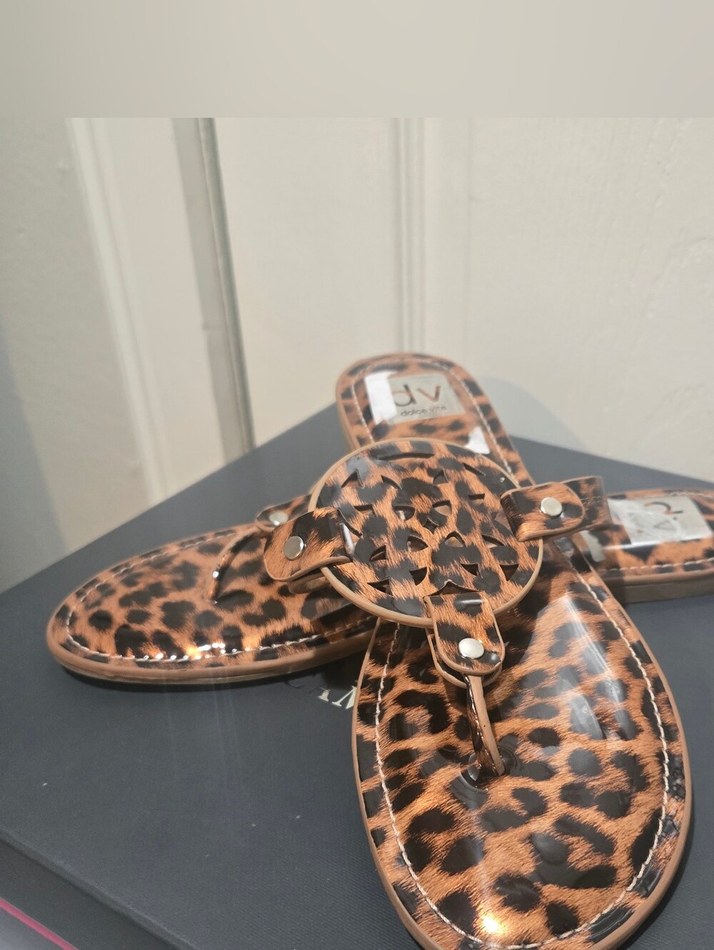 DV by Dolce Vita Leopard Print Brown Patent Thong Sandals